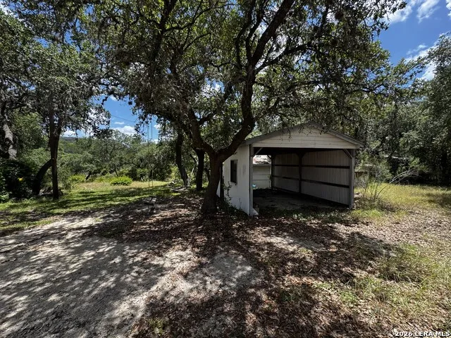 9317 Park Road 37 Lakehills, TX 78063