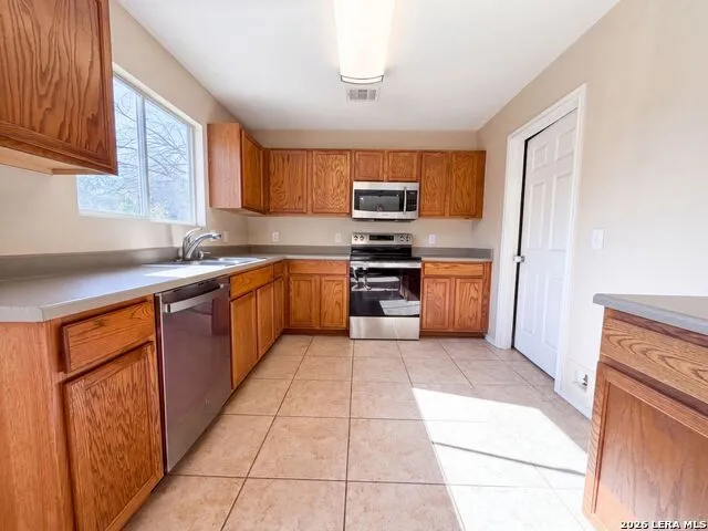 16423 TURF CLB Selma, TX 78154