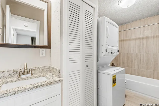 923 Vance Jackson #1002 San Antonio, TX 78201