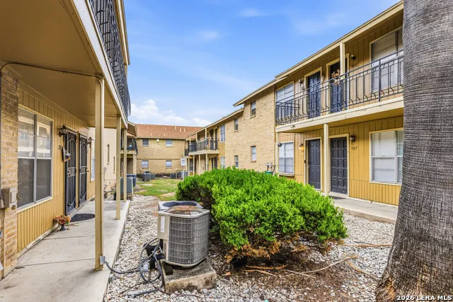 923 Vance Jackson #1002 San Antonio, TX 78201