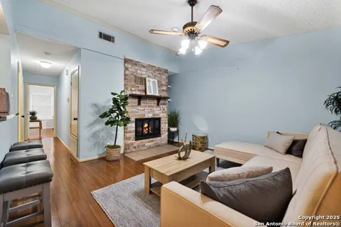 60 Oak Villa ## F-3
