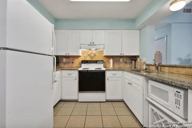 60 Oak Villa ## F-3 Canyon Lake, TX 78133
