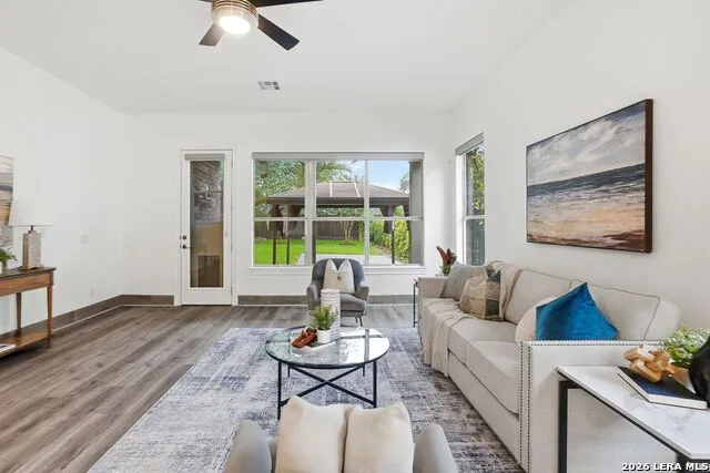 636 Carriage House ## 30 Spring Branch, TX 78070