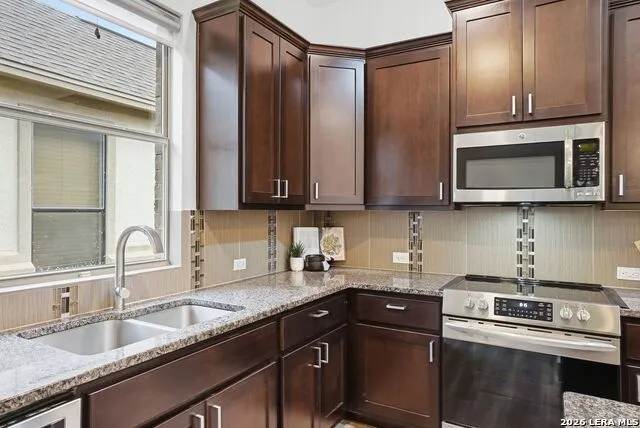 636 Carriage House ## 30 Spring Branch, TX 78070