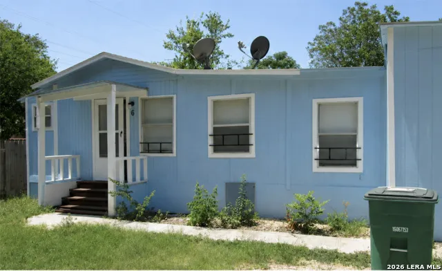1730 W Poplar San Antonio, TX 78207