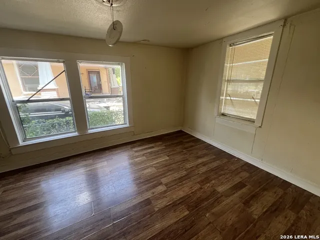 1730 W Poplar San Antonio, TX 78207