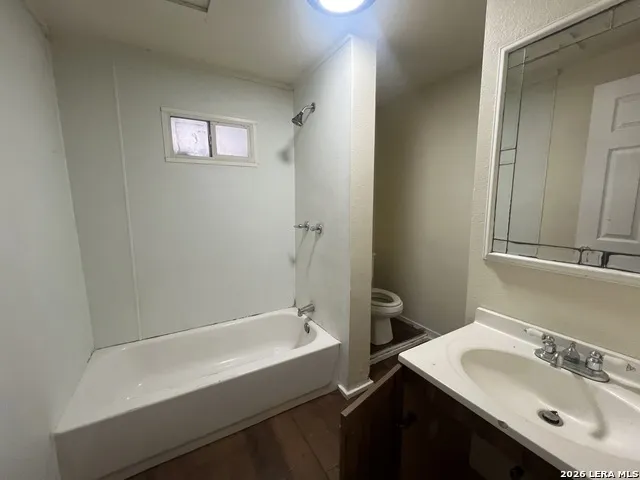 1730 W Poplar San Antonio, TX 78207