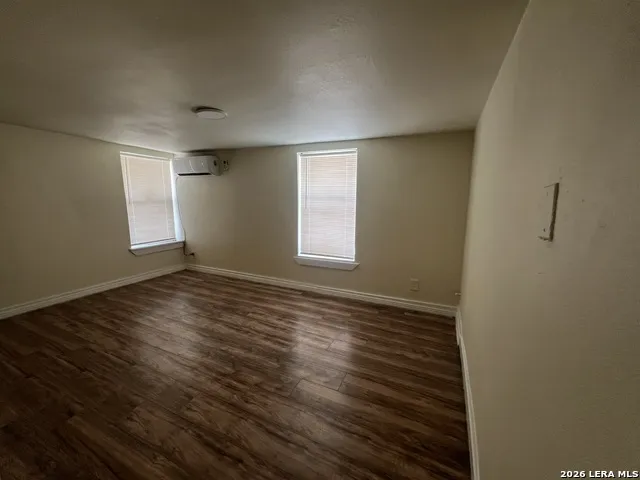 1730 W Poplar San Antonio, TX 78207