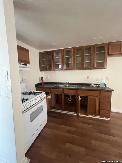 1730 W Poplar San Antonio, TX 78207