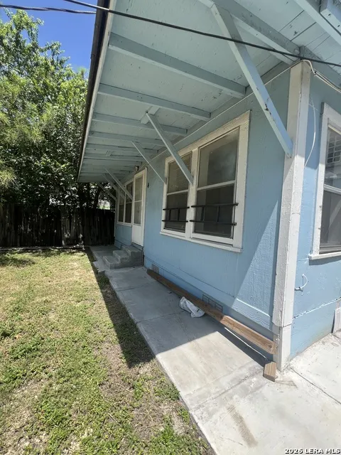 1730 W Poplar San Antonio, TX 78207