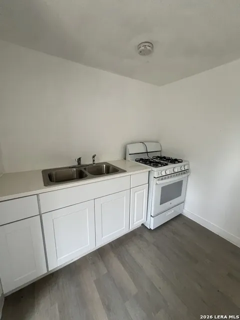 1730 W Poplar San Antonio, TX 78207