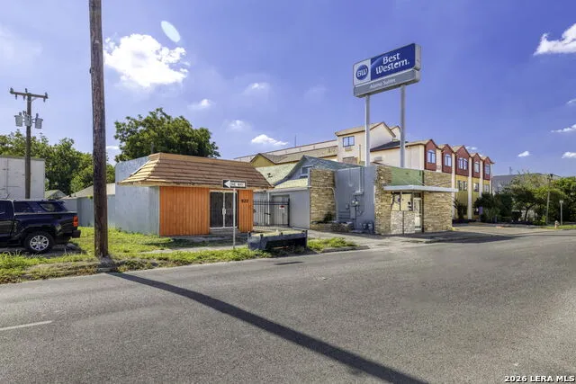 926 S Laredo San Antonio, TX 78204