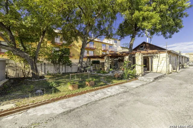 926 S Laredo San Antonio, TX 78204