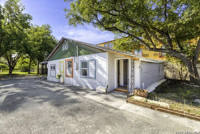 926 S Laredo San Antonio, TX 78204