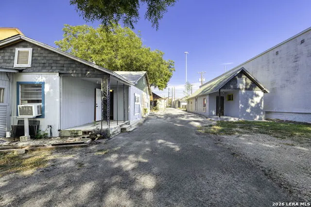 926 S Laredo San Antonio, TX 78204