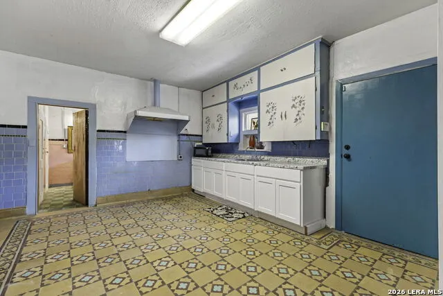 926 S Laredo San Antonio, TX 78204