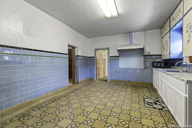 926 S Laredo San Antonio, TX 78204