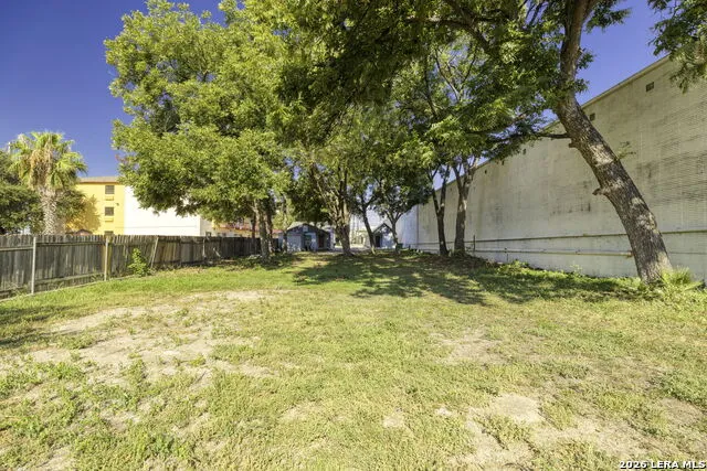 926 S Laredo San Antonio, TX 78204
