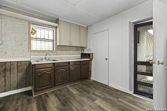 926 S Laredo San Antonio, TX 78204