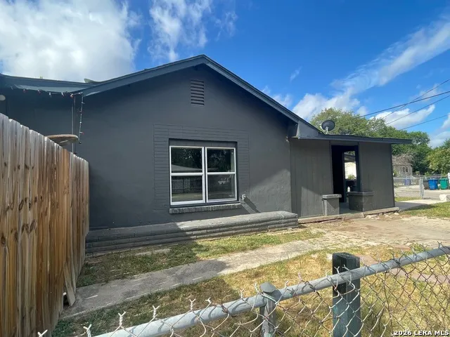 502 S San Manuel St San Antonio, TX 78237