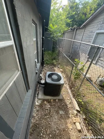 502 S San Manuel St San Antonio, TX 78237