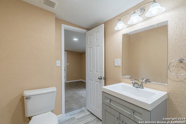 502 S San Manuel St San Antonio, TX 78237