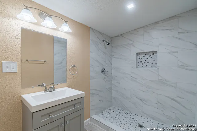 502 S San Manuel St San Antonio, TX 78237