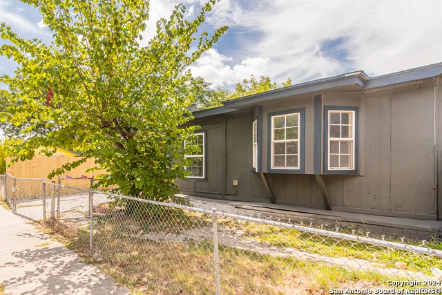502 S San Manuel St San Antonio, TX 78237