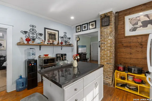 3221 Flores San Antonio, TX 78212