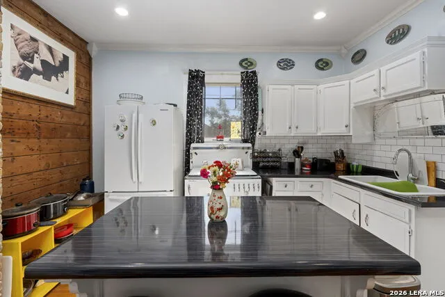 3221 Flores San Antonio, TX 78212