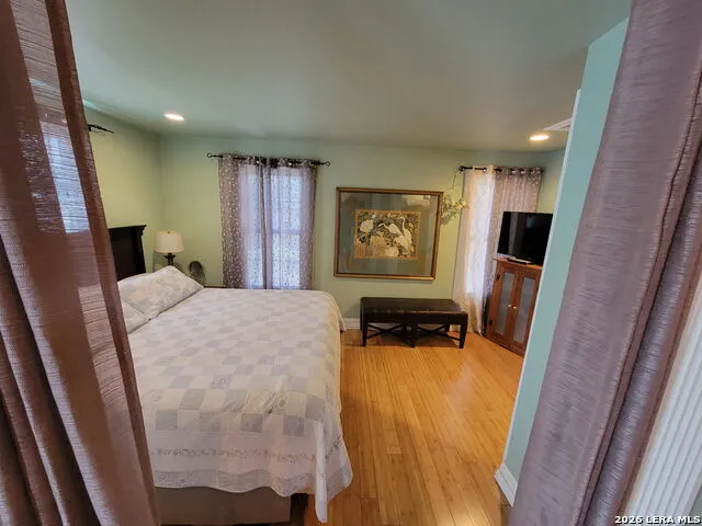 3221 Flores San Antonio, TX 78212