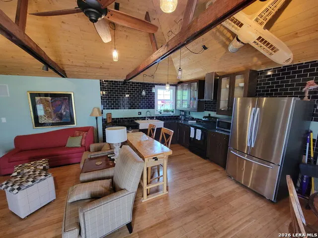 3221 Flores San Antonio, TX 78212