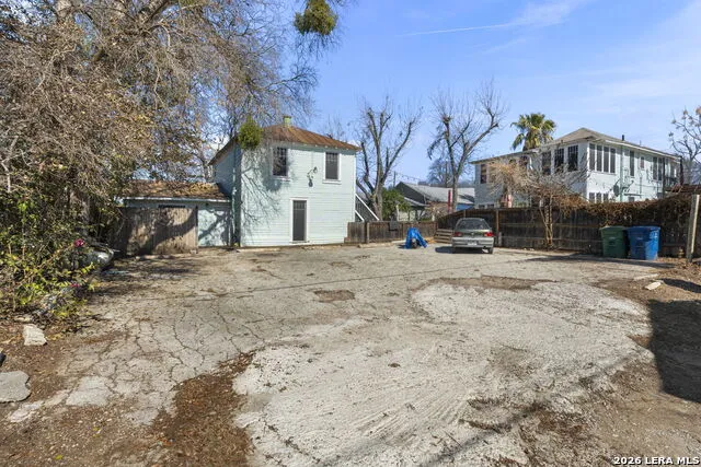 3221 Flores San Antonio, TX 78212