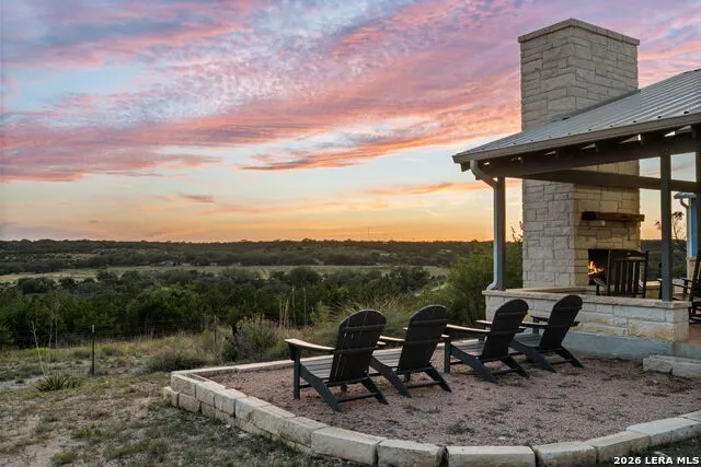 365 Billy Sisson Dr Johnson City, TX 78636