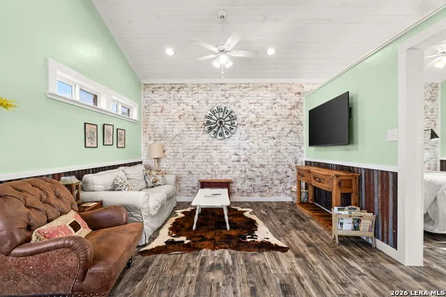365 Billy Sisson Dr Johnson City, TX 78636