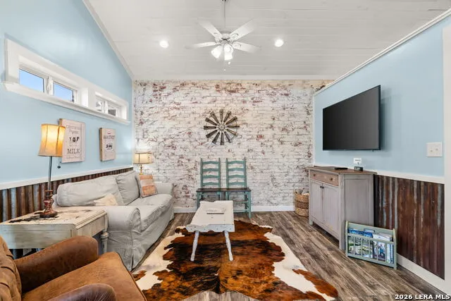 365 Billy Sisson Dr Johnson City, TX 78636