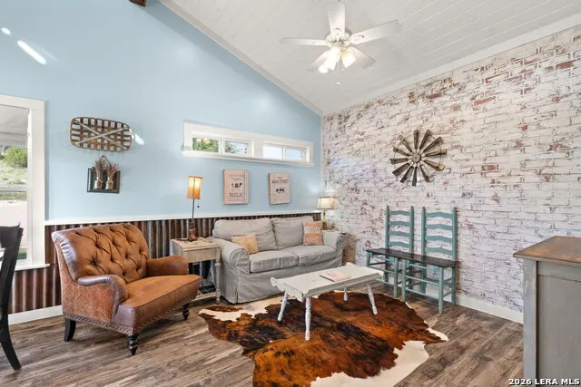 365 Billy Sisson Dr Johnson City, TX 78636