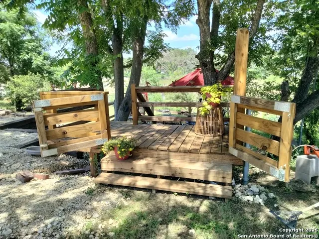 242 Thornton Lakehills, TX 78063