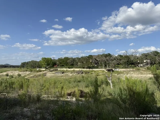 242 Thornton Lakehills, TX 78063