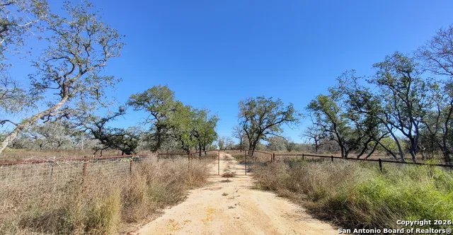 2743 CR 770 Natalia, TX 78059