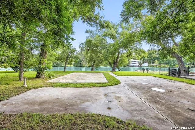 524 TURTLE LN Seguin, TX 78155