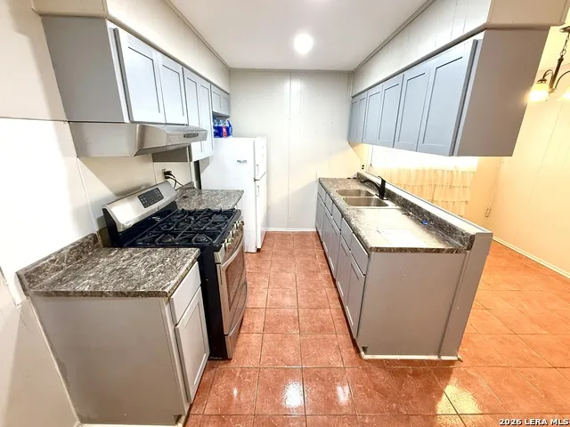 1820 W Southcross Blvd San Antonio, TX 78211