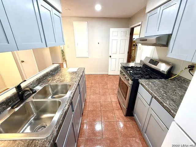 1820 W Southcross Blvd San Antonio, TX 78211