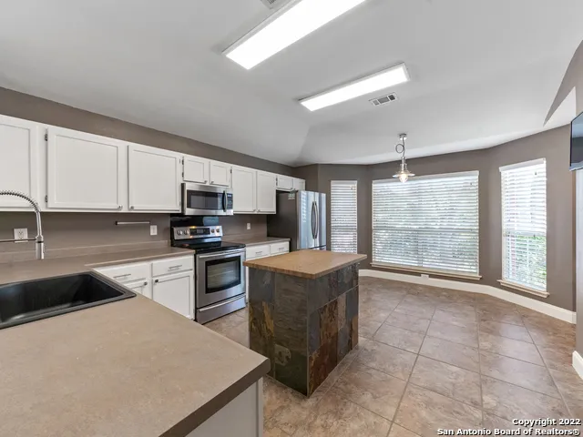 9807 SANDIE Helotes, TX 78023