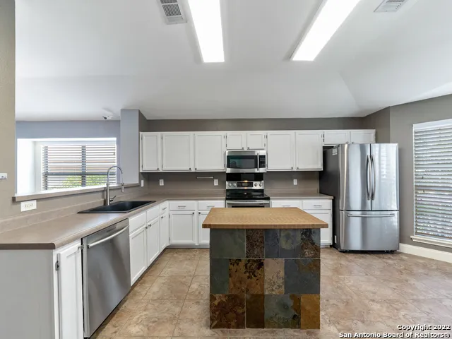 9807 SANDIE Helotes, TX 78023