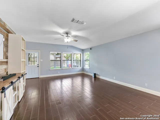 9807 SANDIE Helotes, TX 78023