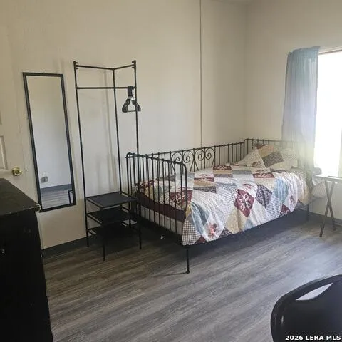 1211 Gladstone Unit B