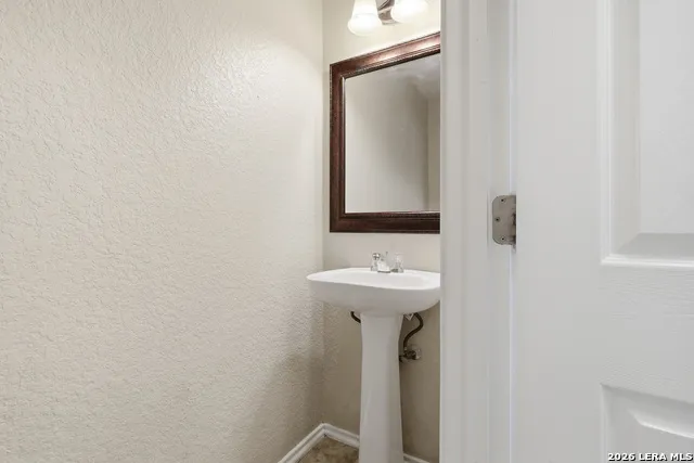 10202 ROSEANGEL LN Helotes, TX 78023