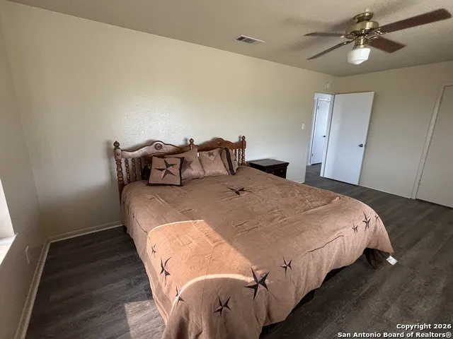 74 N Las Gallinas Pleasanton, TX 78064
