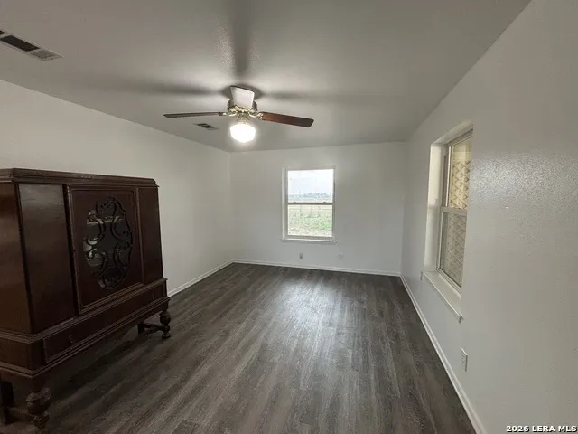 74 N Las Gallinas Pleasanton, TX 78064